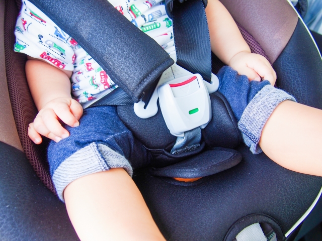 赤ちゃんが車で泣く時の対策は おすすめおもちゃはある いつまで続くの コレが知りたい